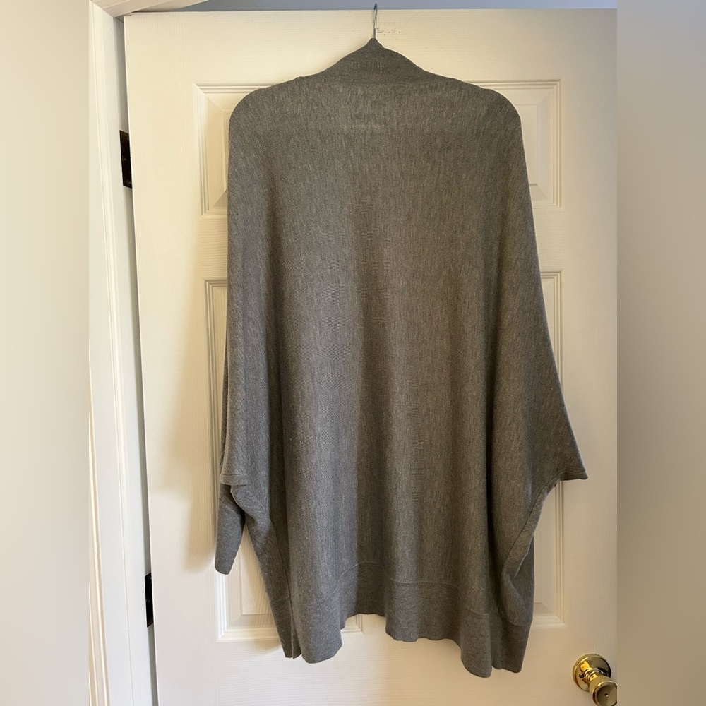 New York & Company gray cardigan/cape; 100% Acrylic; Size XL; new without tags - Picture 2 of 4